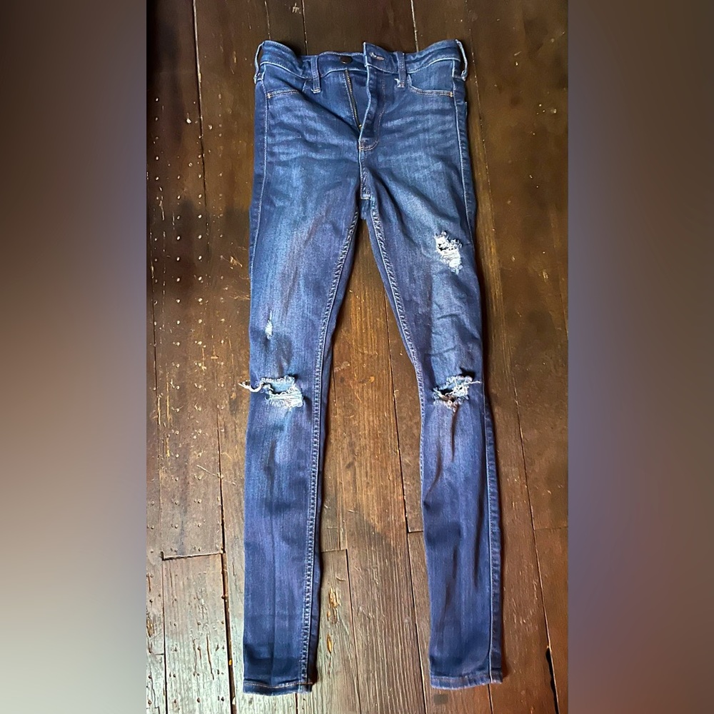 Hollister size 0 jean (28in inseam)!